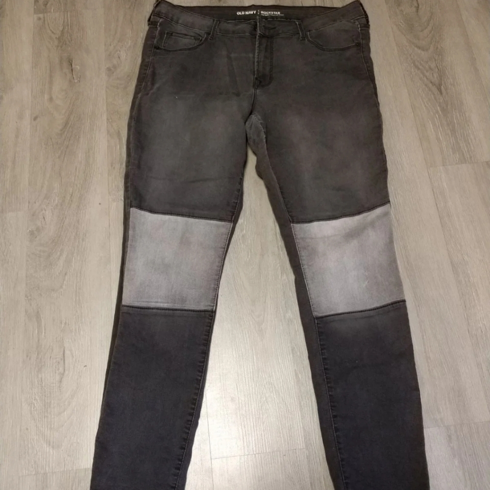 Women's old Navy Rockstar jeans size 12